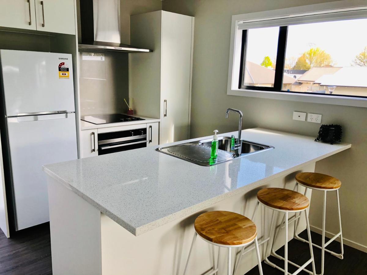 Central Stadium Apartments Хамилтън Екстериор снимка
