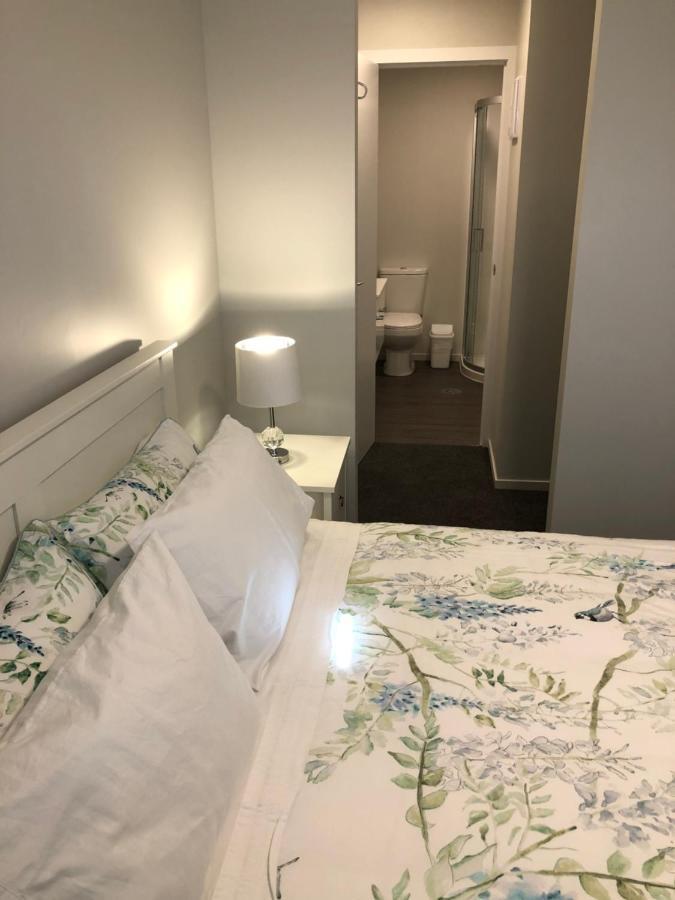 Central Stadium Apartments Хамилтън Екстериор снимка