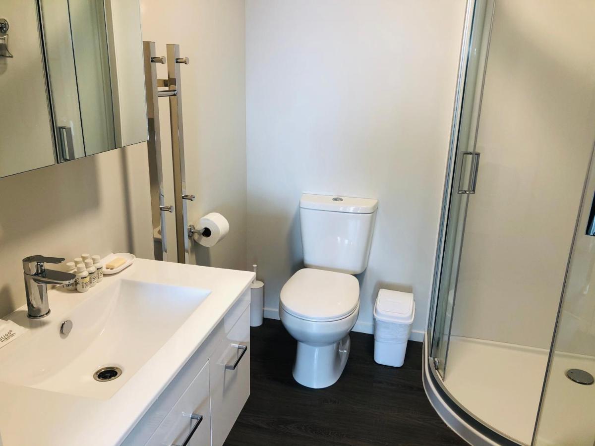 Central Stadium Apartments Хамилтън Екстериор снимка