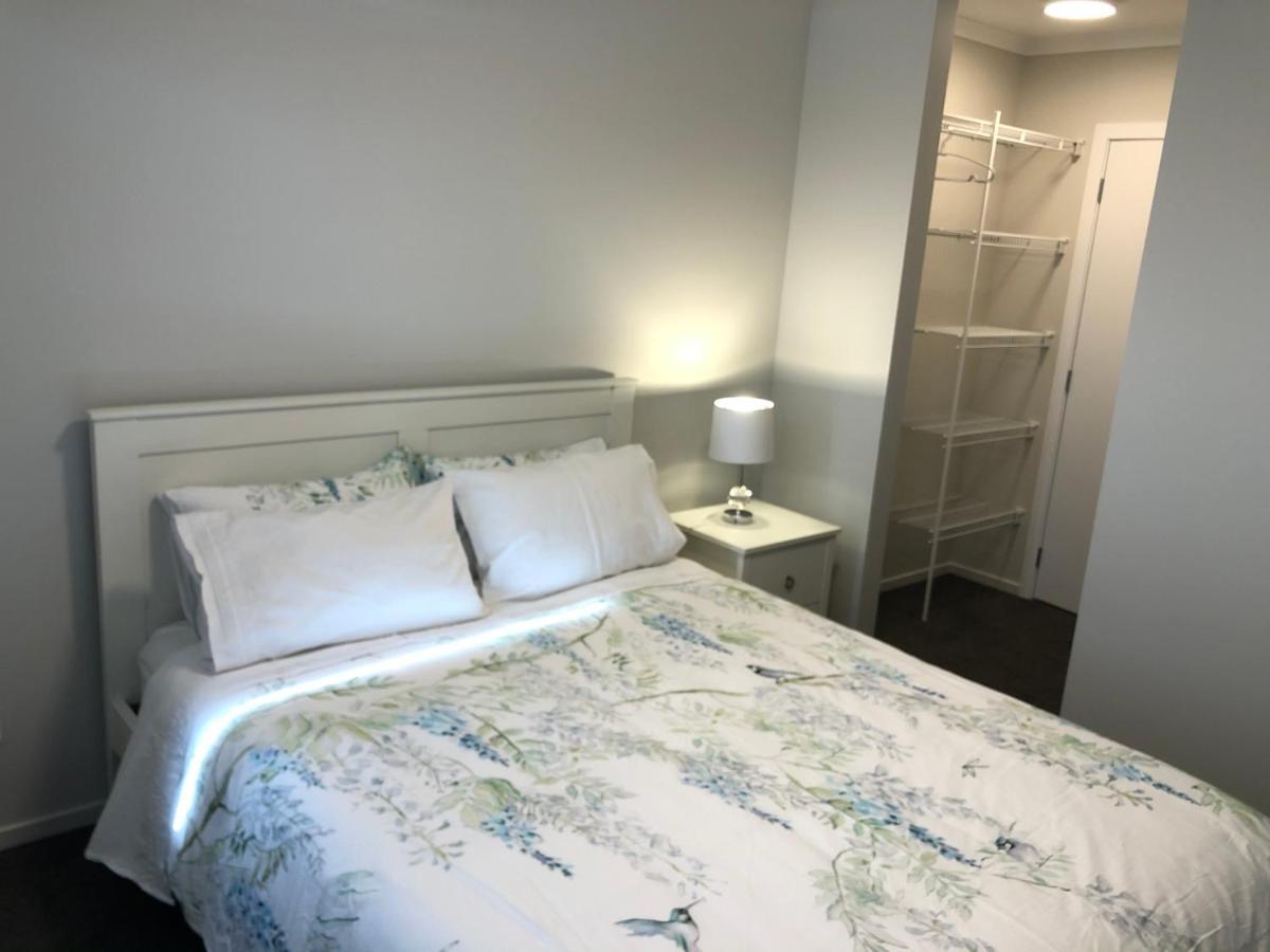 Central Stadium Apartments Хамилтън Екстериор снимка